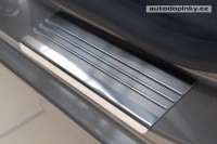 Kryty prahů-nerez+plast Lexus UX -- od roku výroby 2022- (4-dílná sada) Kryty prahů-nerez+plast Lexus UX -- od roku výroby 2022- (4-dílná sada)
